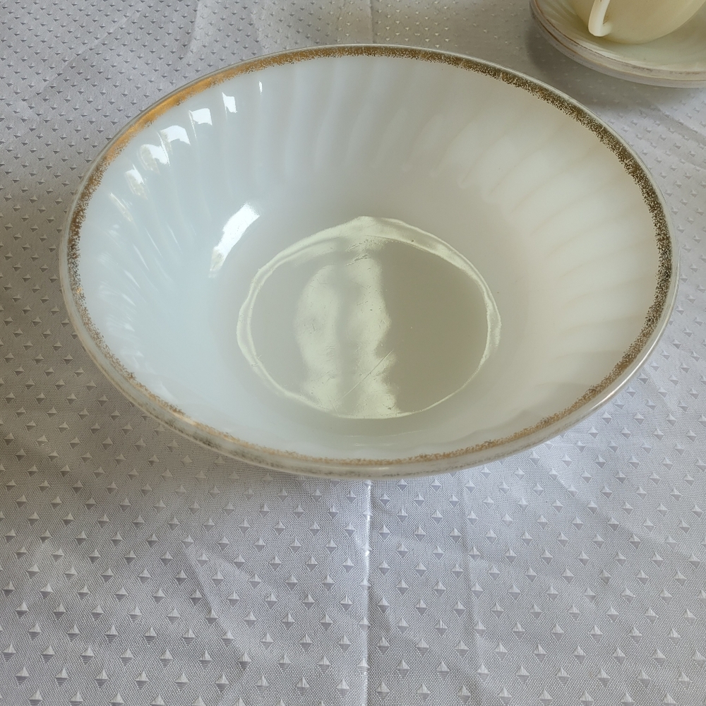 FIRE KING Serving Bowl Ivory White Gold Rim